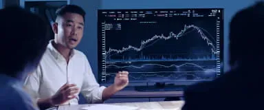 Financial advisor explaining market trends, highlighting StoneX Pro's personalized services and advisory support.