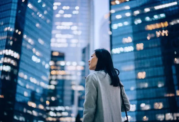 Professional in a cityscape at night, highlighting StoneX Wealth Management's diverse advisory solutions and product offerings for financial advisors